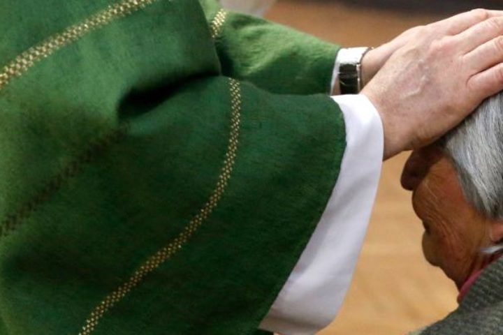 Sacrement des malades : onction de l'huile des malades